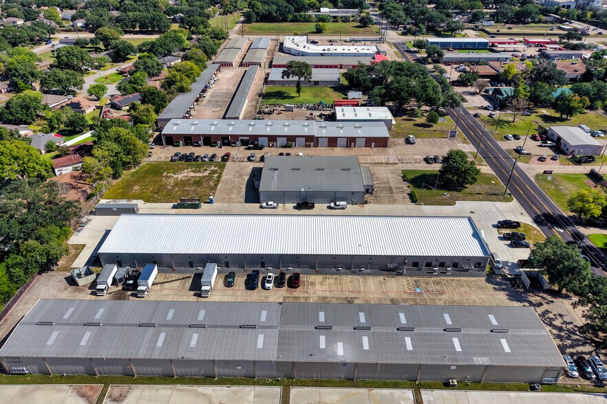 More Photos Of 5342 5th St, Katy Freestanding For Lease