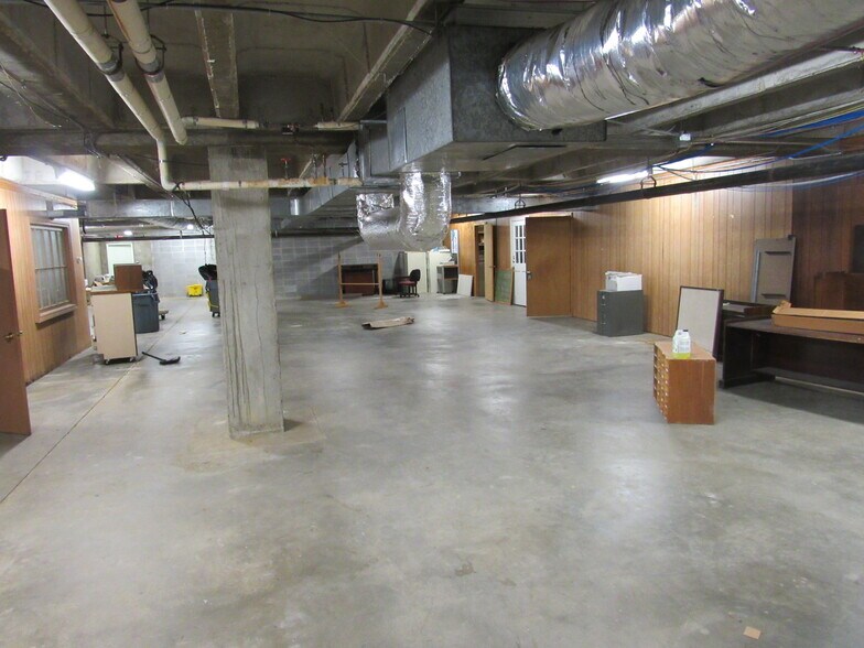 More Photos Of 710 Main St, Columbus Office For Sale