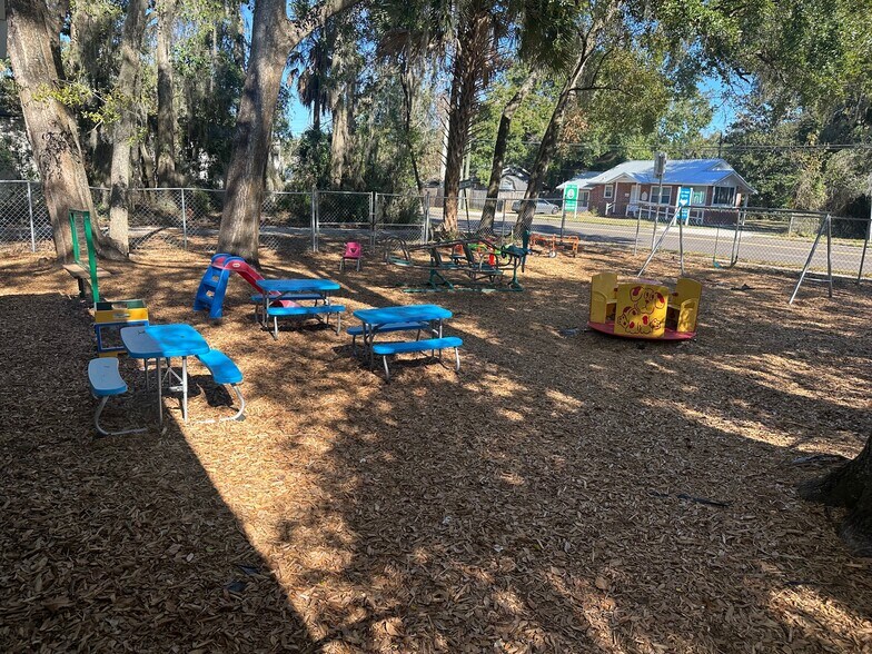 More Photos Of 1300 NW 6th St, Gainesville Office For Sale