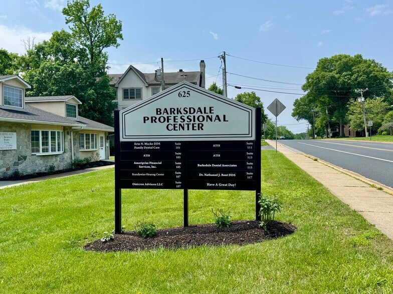 More Photos Of 625 Barksdale Rd, Newark Medical For Lease