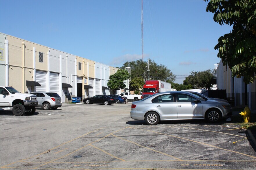 More Photos Of 1975-1981 S Park Rd, Hallandale Unknown For Lease