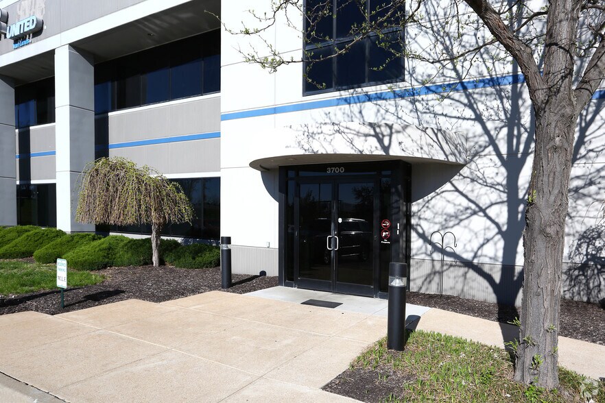 More Photos Of 3700 Rider Trail S, Earth City Warehouse For Lease