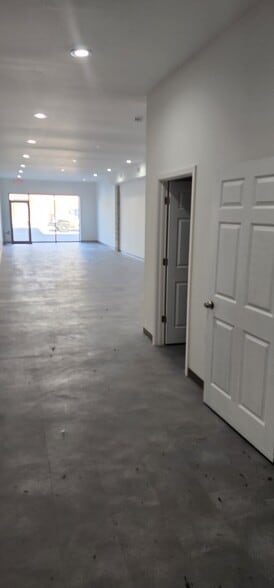 More Photos Of 811 Chicago Ave, East Chicago General Retail For Lease