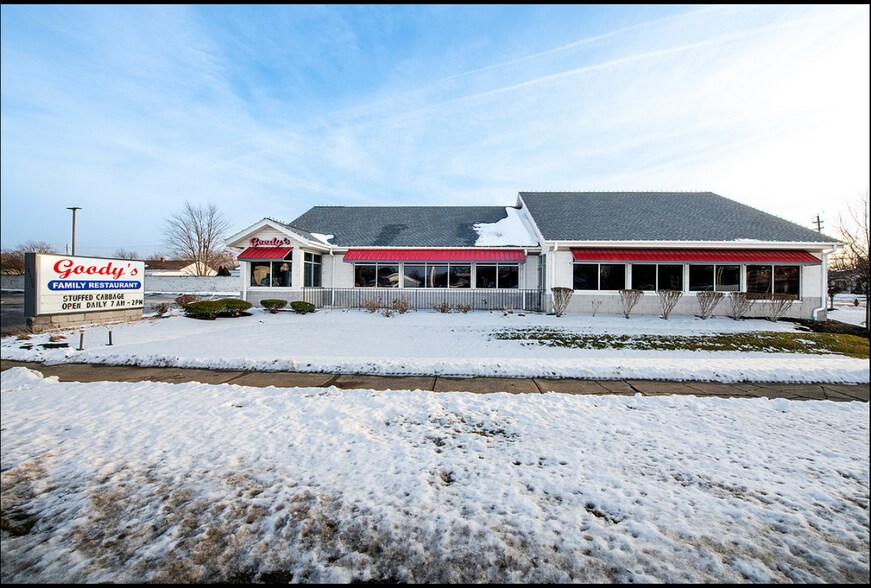 More Photos Of 16333 Snow Rd, Brook Park Restaurant For Sale