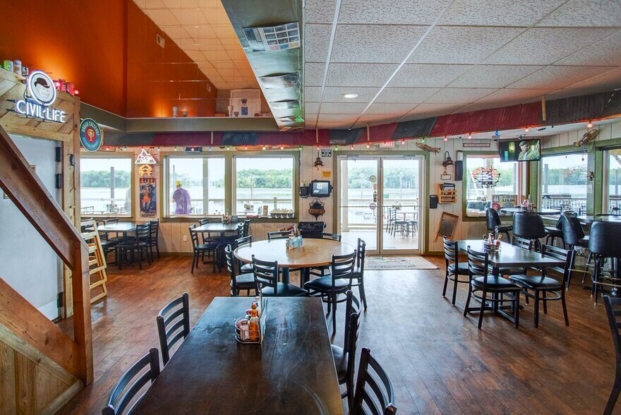 More Photos Of 215 W Water St, Grafton Marina For Sale