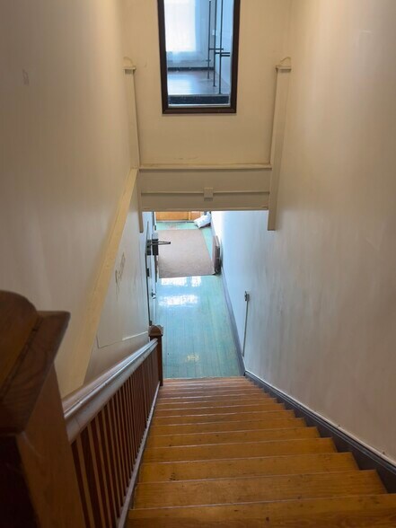 More Photos Of 106 Genesee St, Utica Restaurant For Lease