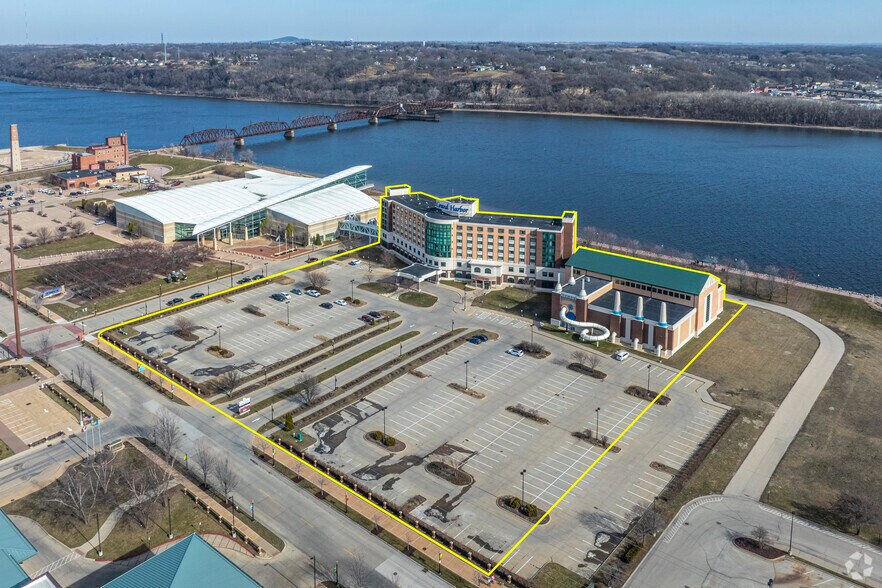 More Photos Of 350 Bell St, Dubuque Hotel For Sale