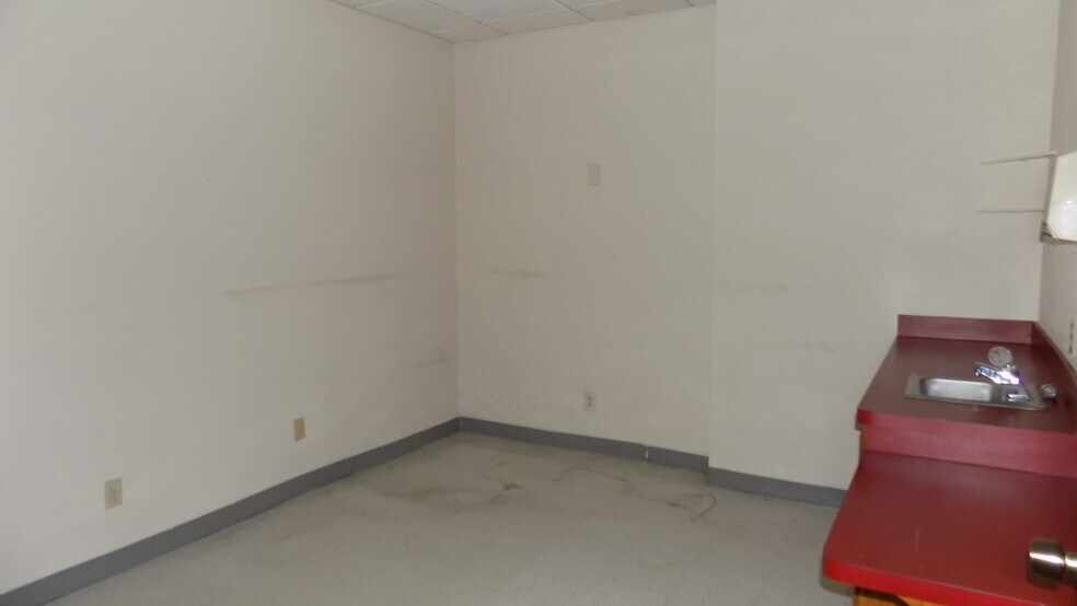 More Photos Of 315 S Cockrell Hill Rd, Duncanville Medical For Lease