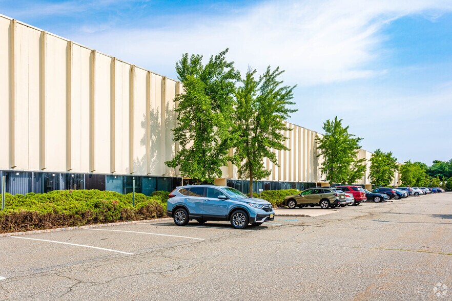 More Photos Of 97-107 Fairfield Rd, Fairfield Warehouse For Lease