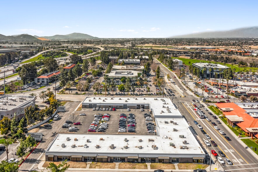 More Photos Of 165 W Hospitality Ln, San Bernardino Flex For Lease