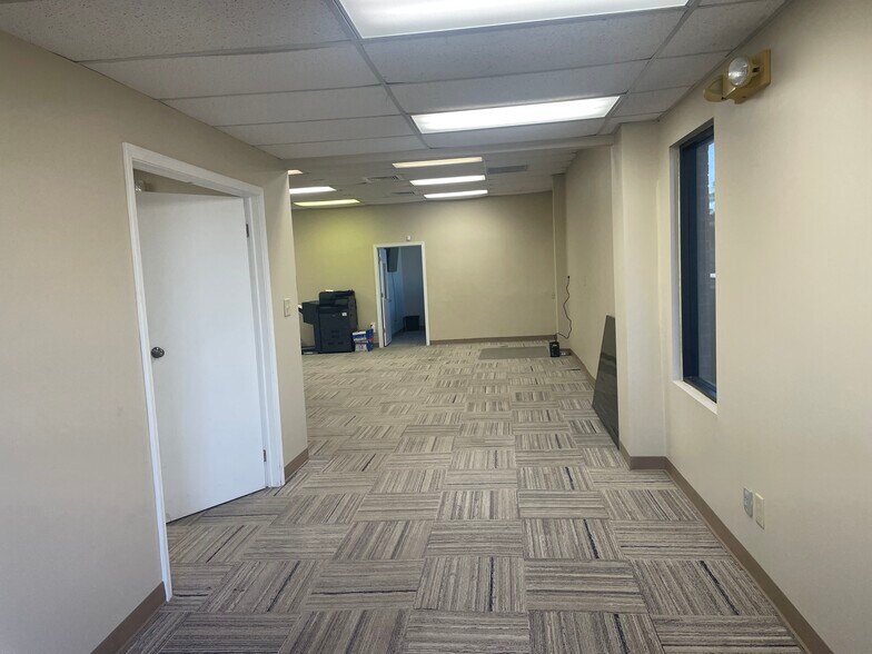 More Photos Of 750 Lakeside Dr, Mobile Light Distribution For Lease