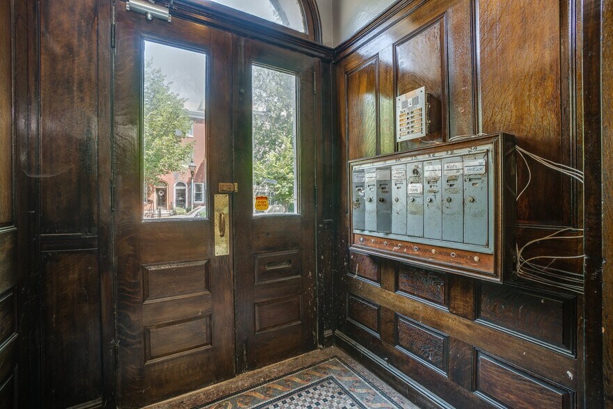 More Photos Of 837 Hollins St, Baltimore Apartments For Sale