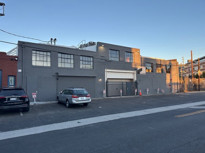 Primary Photo Of 407 Molino St, Los Angeles Showroom For Lease