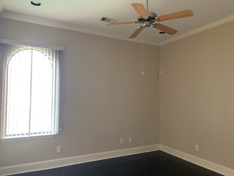 More Photos Of 13644 Breton Ridge St, Houston Medical For Sale