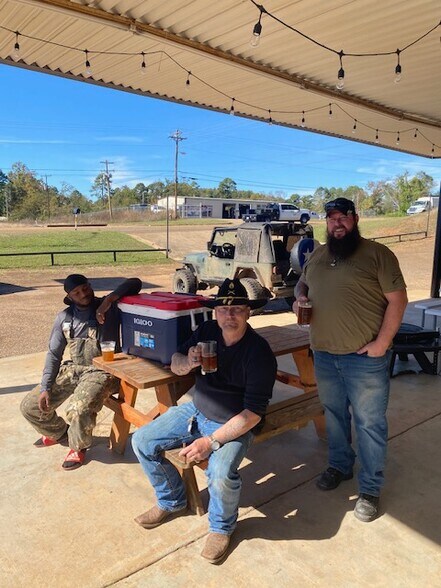 More Photos Of 600 N Main St, Lone Star Restaurant For Sale