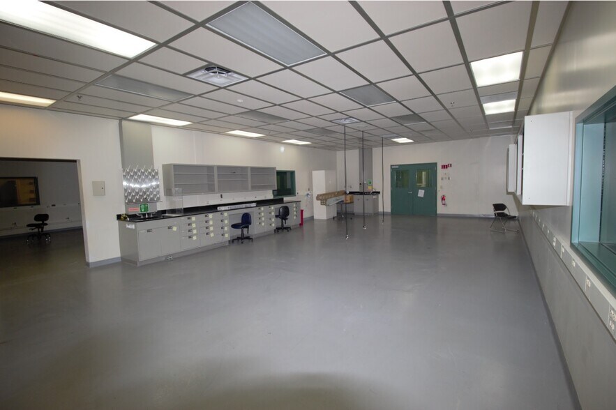 More Photos Of 77 Ridgeland Rd, Rochester Research And Development For Sale