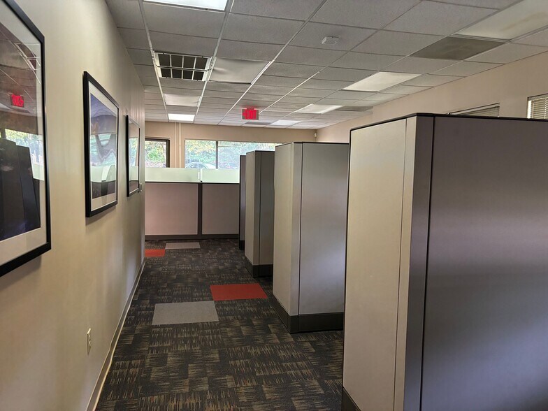 More Photos Of 950 W Valley Rd, Wayne Office For Sale
