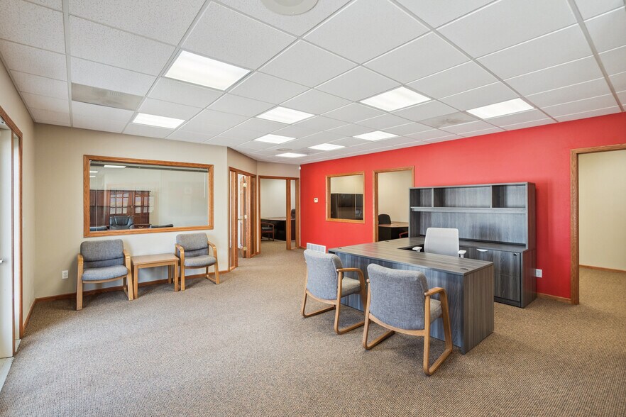 More Photos Of 101 E Linn St, Marshalltown Office For Sale