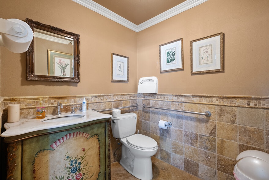 More Photos Of 23681 Newhall Ave, Santa Clarita Freestanding For Sale