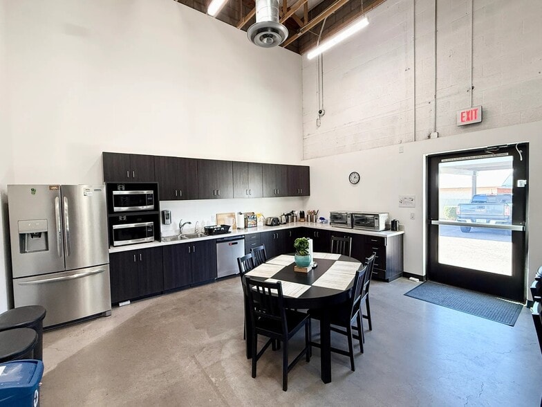 More Photos Of 398 S Arizona Ave, Chandler Freestanding For Sale