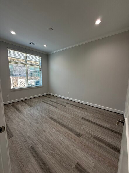 More Photos Of 1630 W Prosper Trl, Prosper Medical For Lease