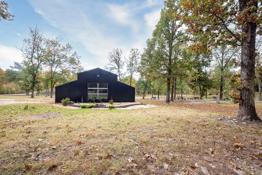 More Photos Of 446724 E 390 Rd, Langley Hotel For Sale