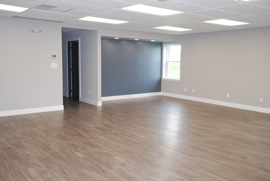More Photos Of 1314 Barnhart Rd, Troy Office For Lease
