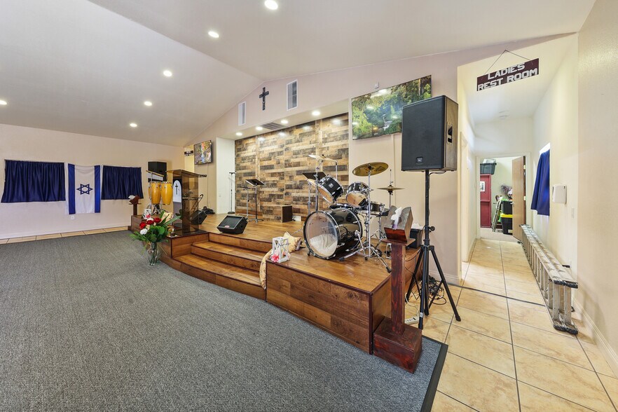 More Photos Of 1415 E Ramsey St, Banning Religious Facility For Lease