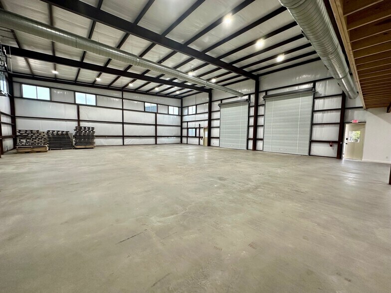 More Photos Of 10020 Darden Hill Rd, Austin Light Distribution For Sale