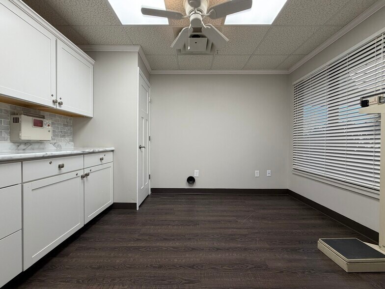 More Photos Of 1140 Independence Ave, Marion Medical For Lease