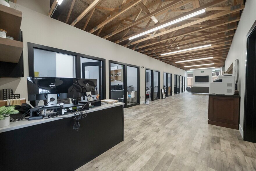 More Photos Of 616 Clay St, Cedar Falls Office For Sale