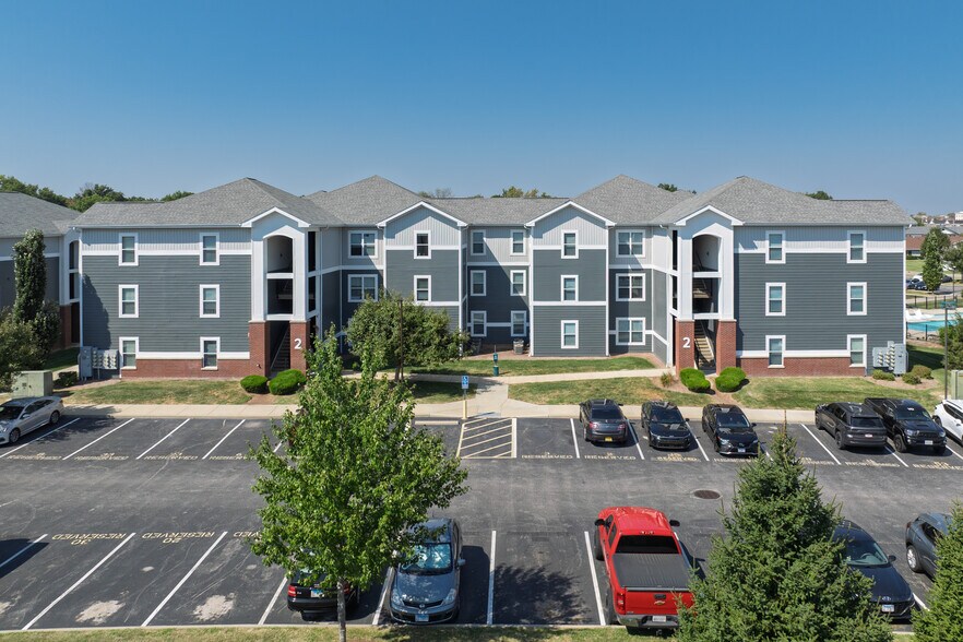 More Photos Of 1 Campus Edge Dr, Edwardsville Apartments For Sale