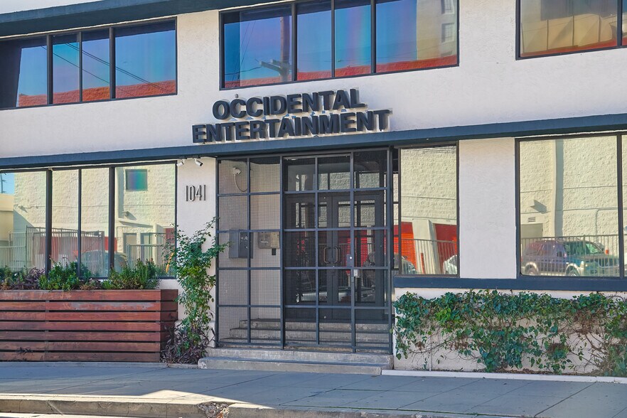 More Photos Of 1041 N Mansfield Ave, Los Angeles Light Distribution For Sale
