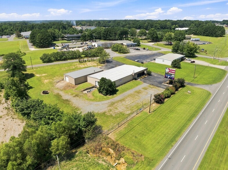 More Photos Of 3267 US Highway 431, Albertville Showroom For Sale