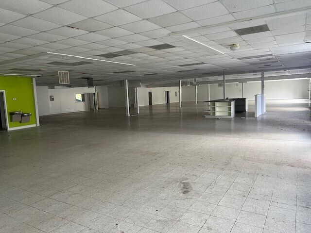 More Photos Of 31541-31555 US Highway 19 N, Palm Harbor Storefront Retail Office For Sale