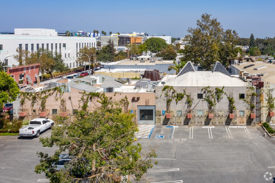 More Photos Of 9046 Lindblade St, Culver City Loft Creative Space For Lease