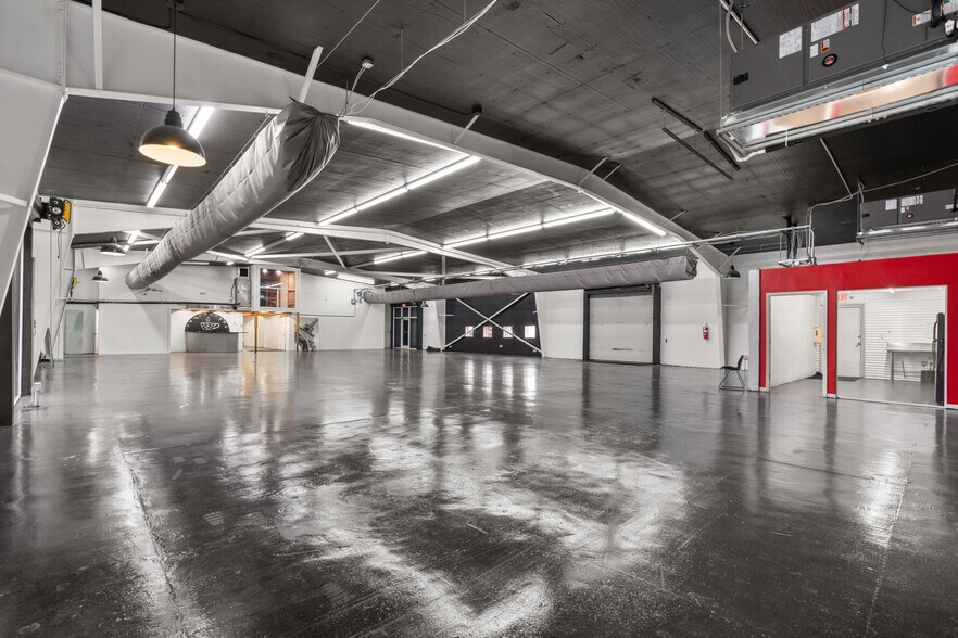 More Photos Of 3075 NW South River Dr, Miami Storefront Retail Office For Lease