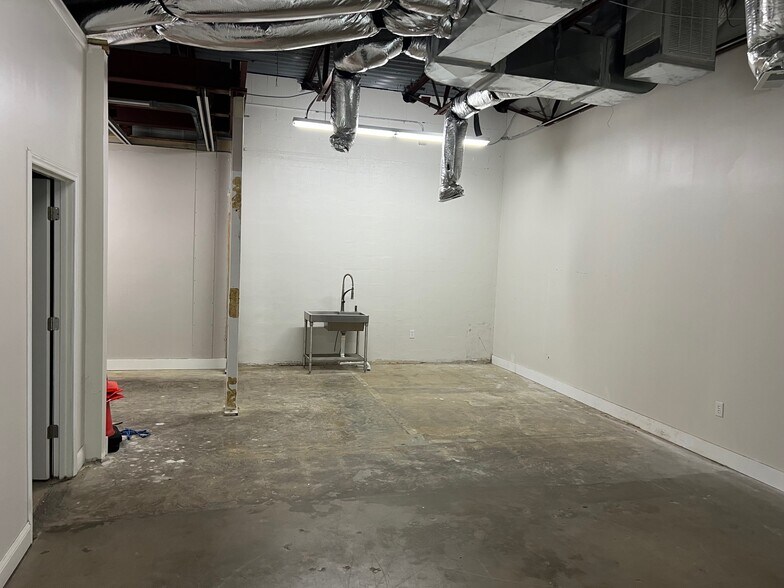 More Photos Of 1305 Arendell, Morehead City Storefront Retail Office For Lease