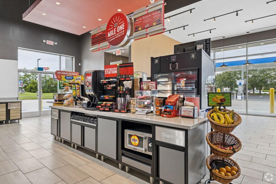More Photos Of 715 W 4th St, Adel Service Station For Sale
