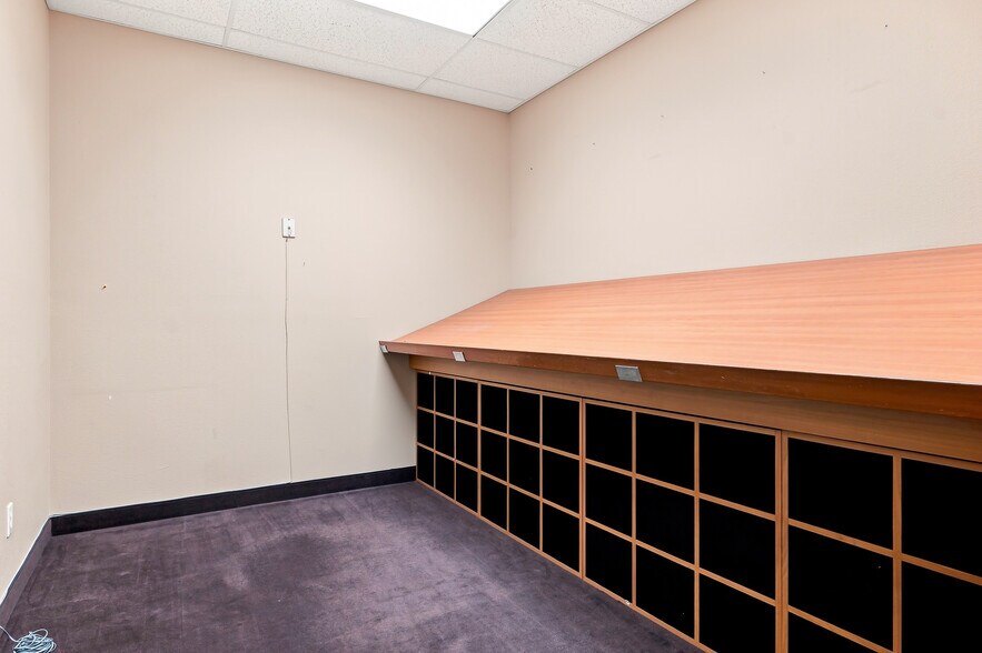 More Photos Of 2701 Crimson Canyon Dr, Las Vegas Light Manufacturing For Sale