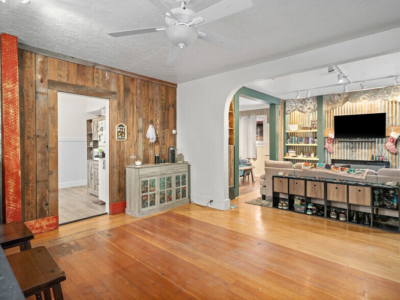 More Photos Of 237 S 7400 E, Huntsville Freestanding For Sale