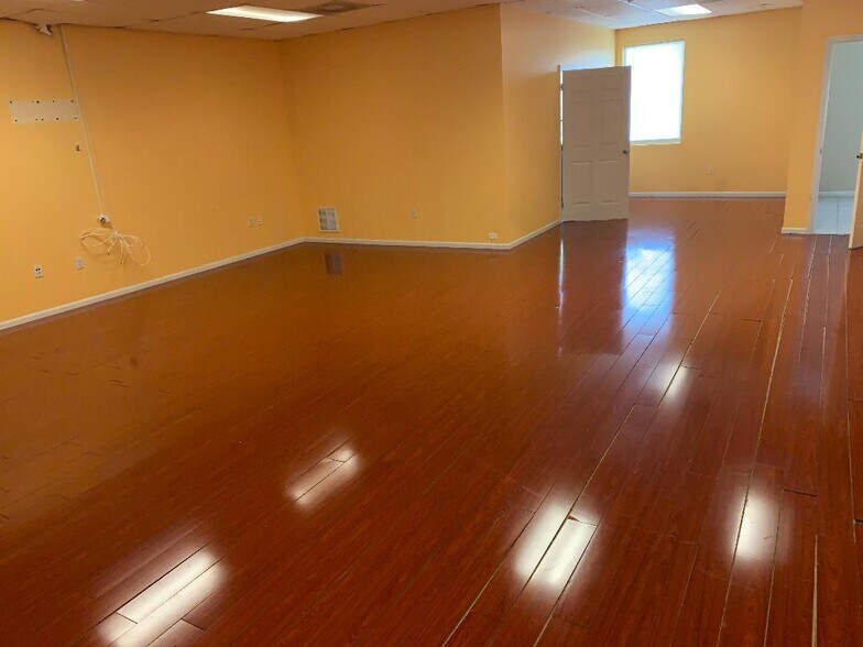 More Photos Of 4050 Westgate Ave, West Palm Beach Showroom For Lease