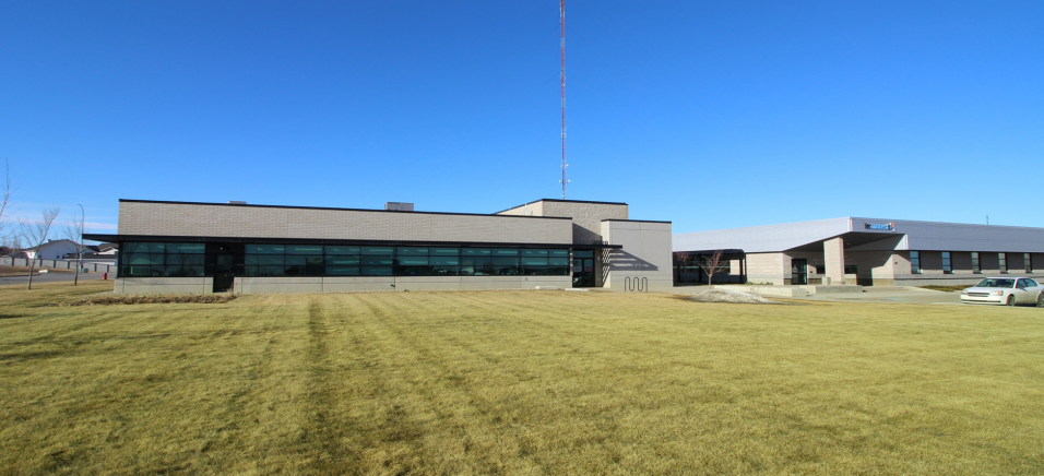 Primary Photo Of 3528 30 St N, Lethbridge Office For Sale