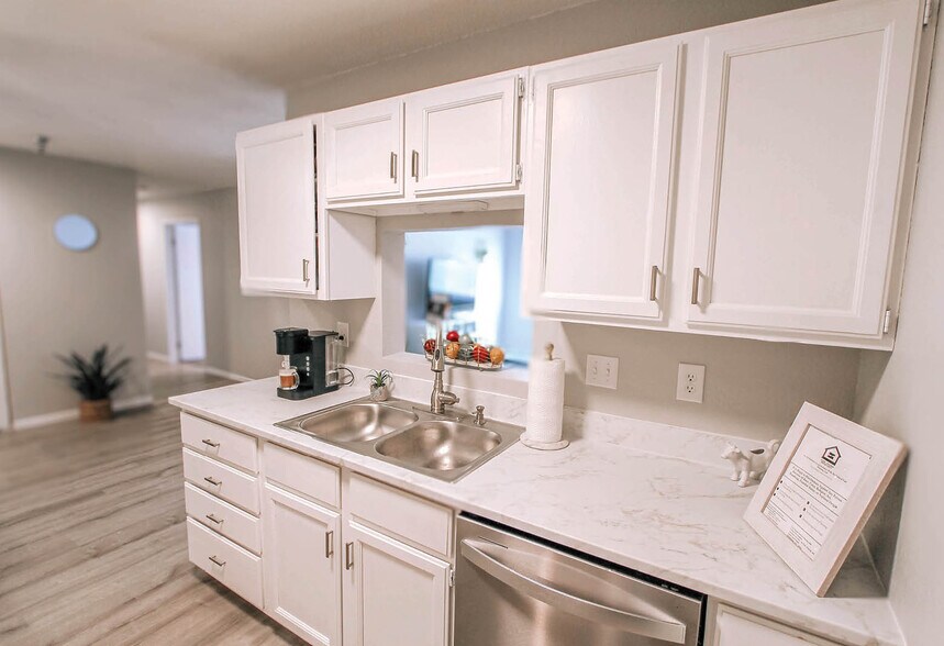 More Photos Of 2807 Lincoln Way, Sioux City Apartments For Sale