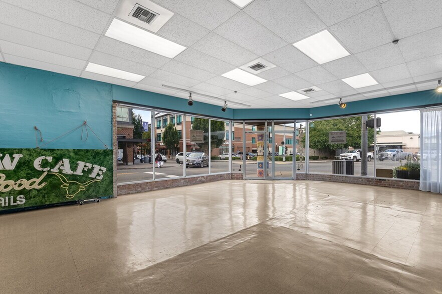 More Photos Of 102 E Main St, Auburn Storefront For Lease