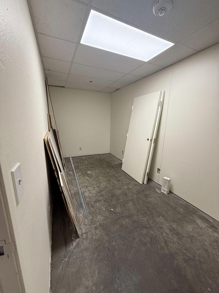 More Photos Of 10319 SE 82nd Ave, Portland General Retail For Lease