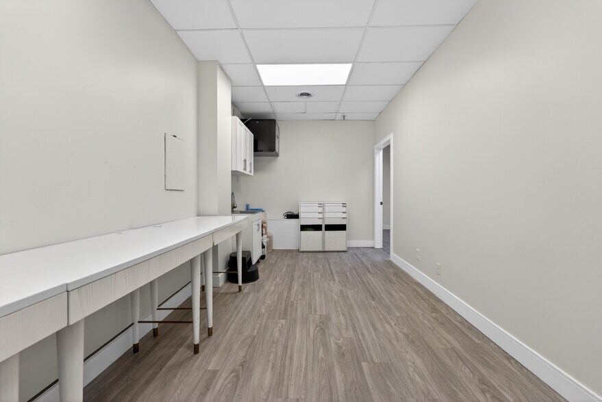 More Photos Of 570 Hood Rd W, Markham Service For Sale