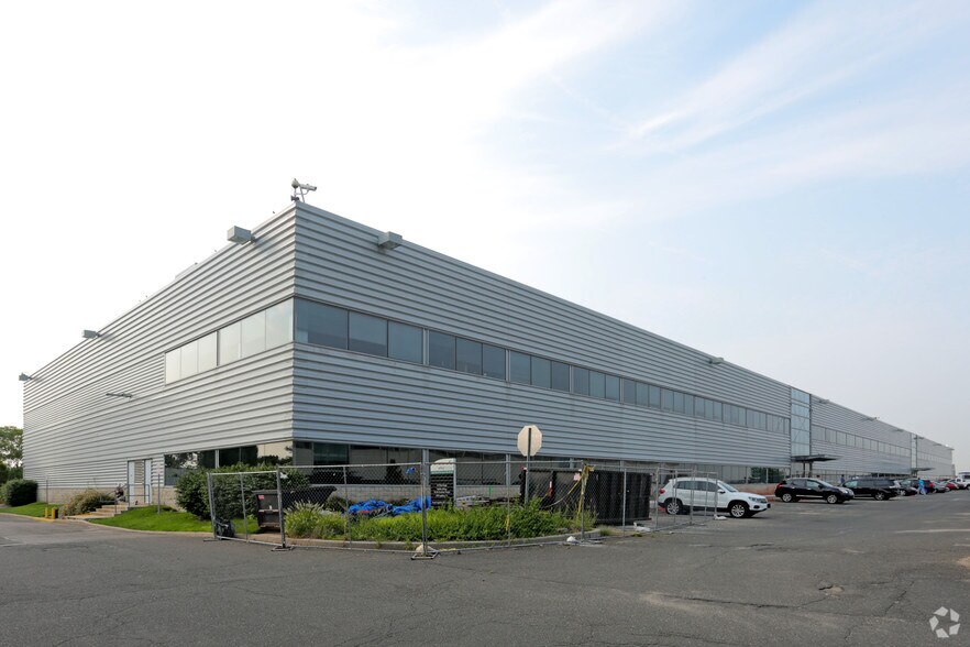 More Photos Of 230-19 International Airport Ctr Blvd, Springfield Gardens Unknown For Lease