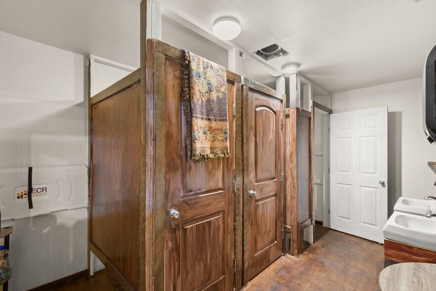 More Photos Of 367 State Highway 155 N, Gilmer Bar For Sale