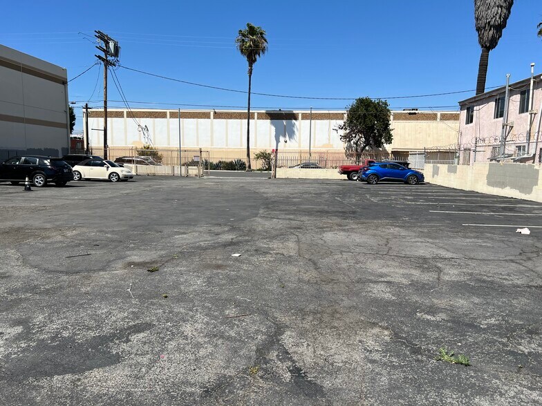 More Photos Of 123 E 35th St, Los Angeles Warehouse For Lease